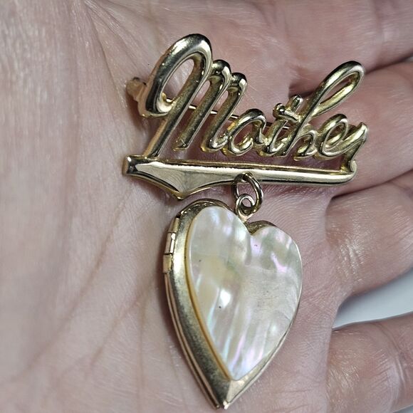 Vintage Gold Tone Mother Pin With Dangling Heart Locket MOP Brooch - Picture 3 of 10